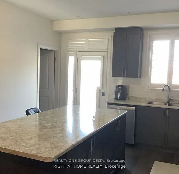 14 Hughes Ln W — Photo 6