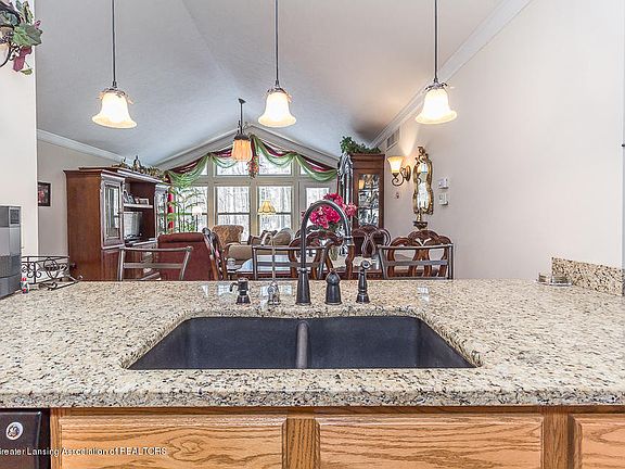 3rd image of 16820 Meadowbrook #117