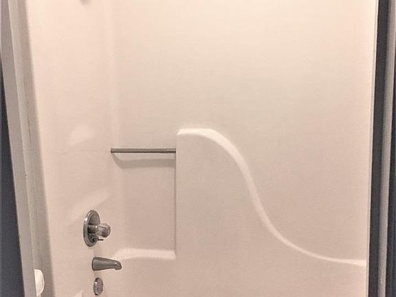 4th image of 9650 Hillview Dr APT 3