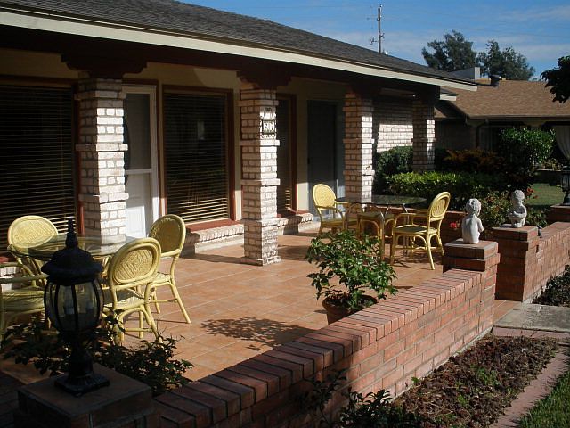 1st image of 27 Saint Andrews Ln