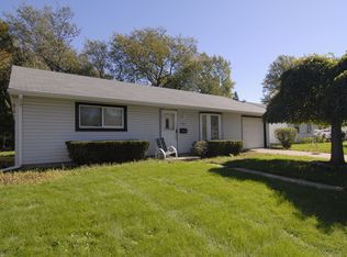 1567 Cambridge Ave, Aurora, IL 60506