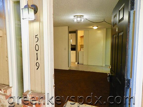 Entering 5019 SE Clay