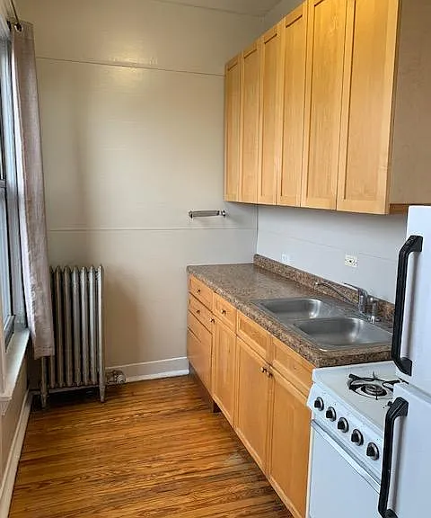 822 W Belmont Ave — Photo 2