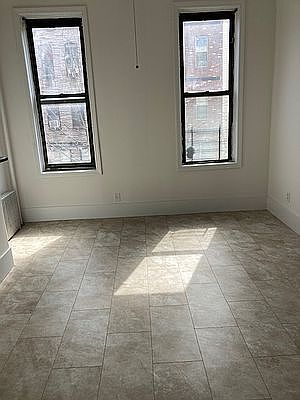 5th image of 313 Stanhope St APT 2R