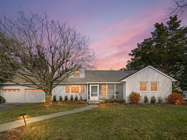 16 East Dr, Linwood, NJ 08221