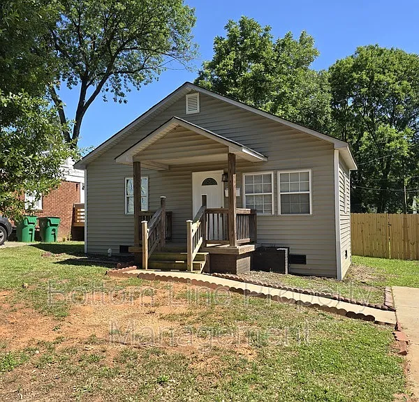 1017 Rodey Ave — Photo 2