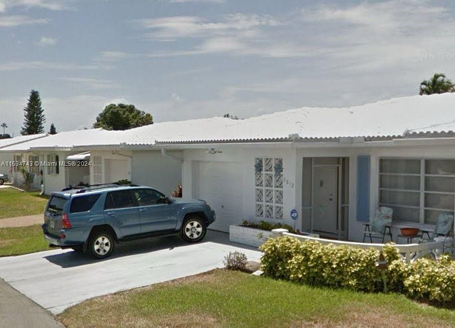 1st image of 6812 NW 75th Dr