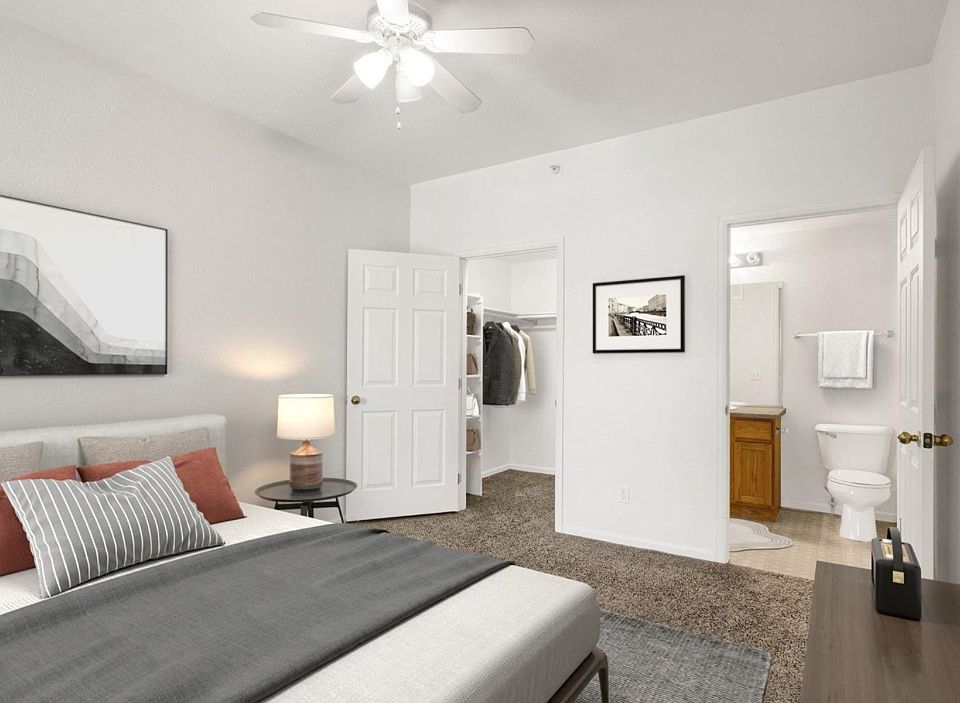 Spacious Main Bedroom with Walk-In Closet & Bathroom with Tub