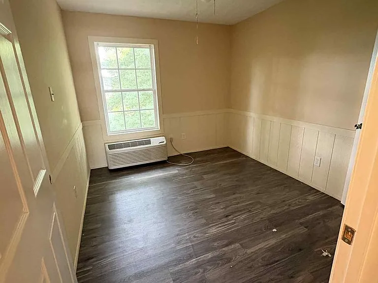 529 E Main St — Photo 22