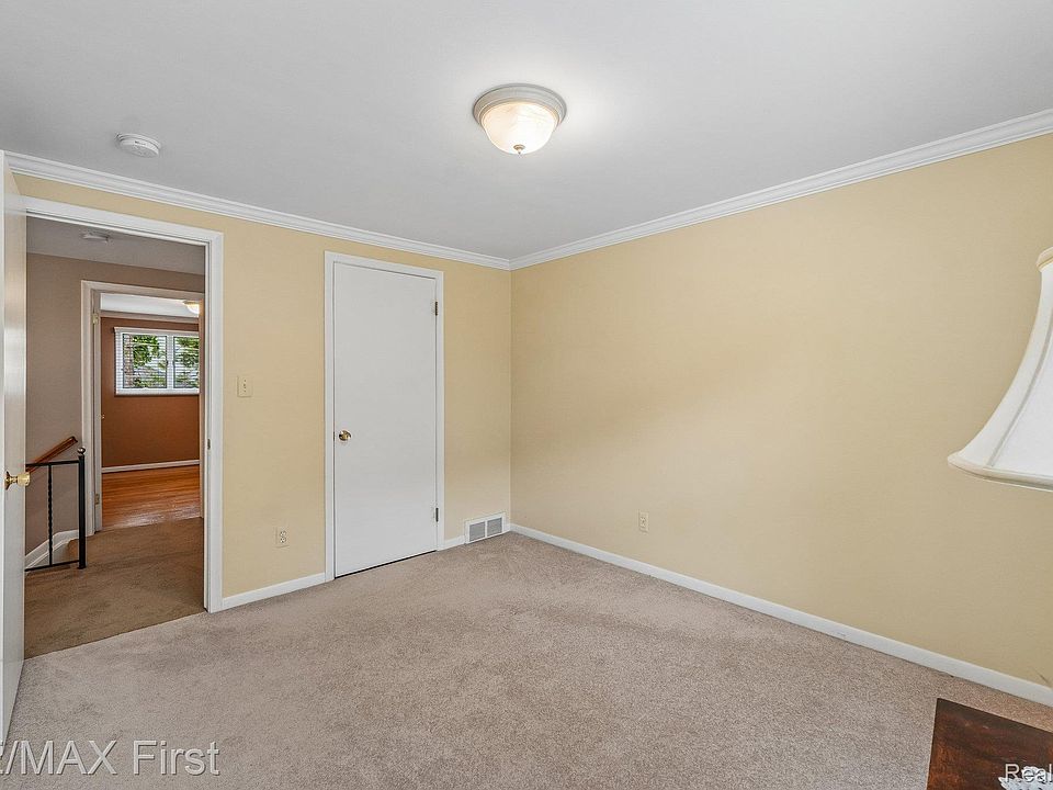 3232 Essex Dr, photo 27