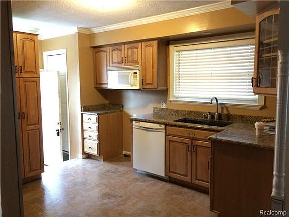 4th image of 6620 Cronin Dr