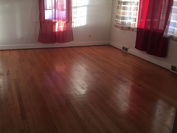 2nd image of 2204 Leckie St