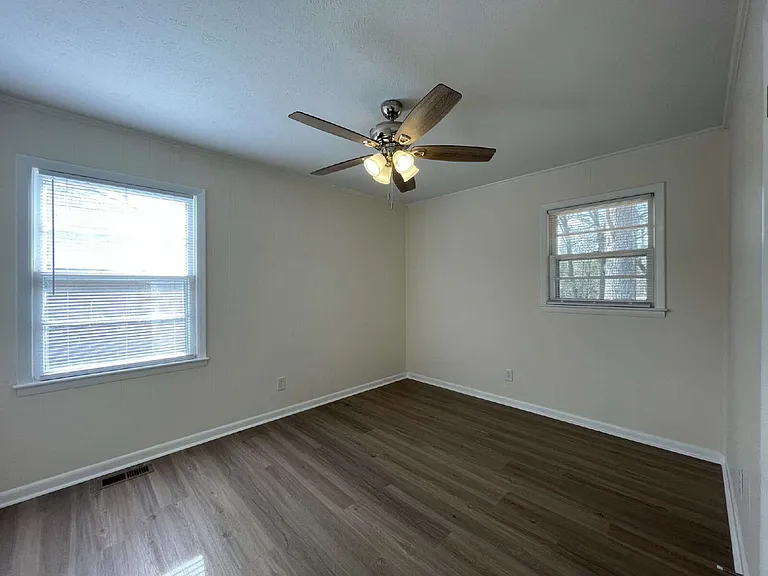 718 Dwain Dr — Photo 12