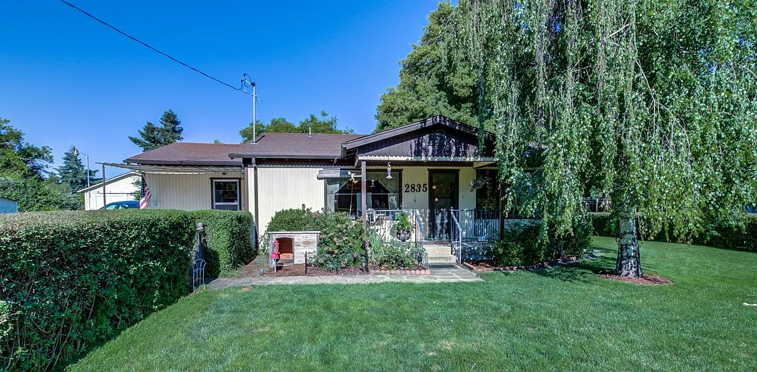 2835 Elliott Ave photo 1