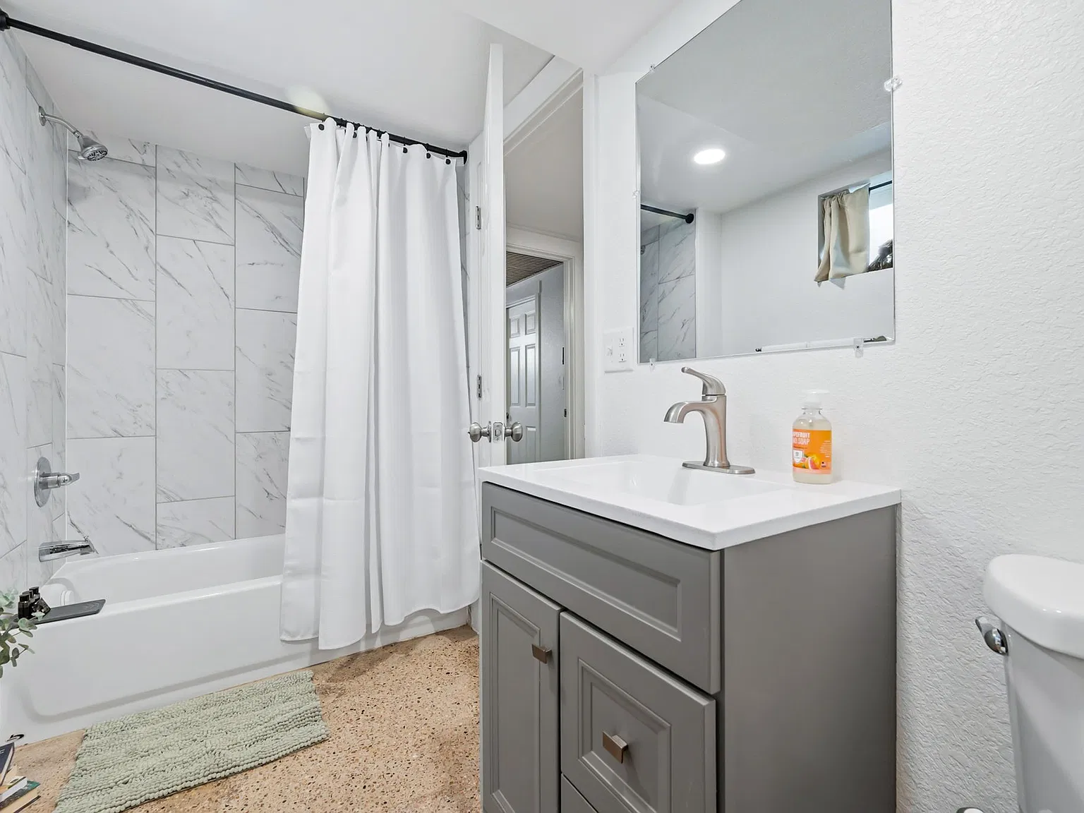 2 bed, 1100 sqft, $2,500 — Photo 4