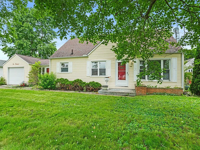 1000 Glenmore Ave — Photo 3