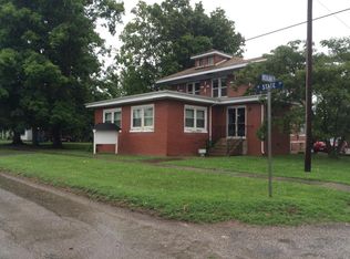 306 N State St, Christopher, IL 62822