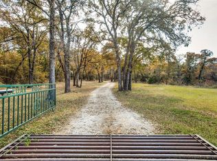 340 Lakeview Dr, Valley View, TX 76272