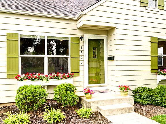 2nd image of 1522 College Hill Dr
