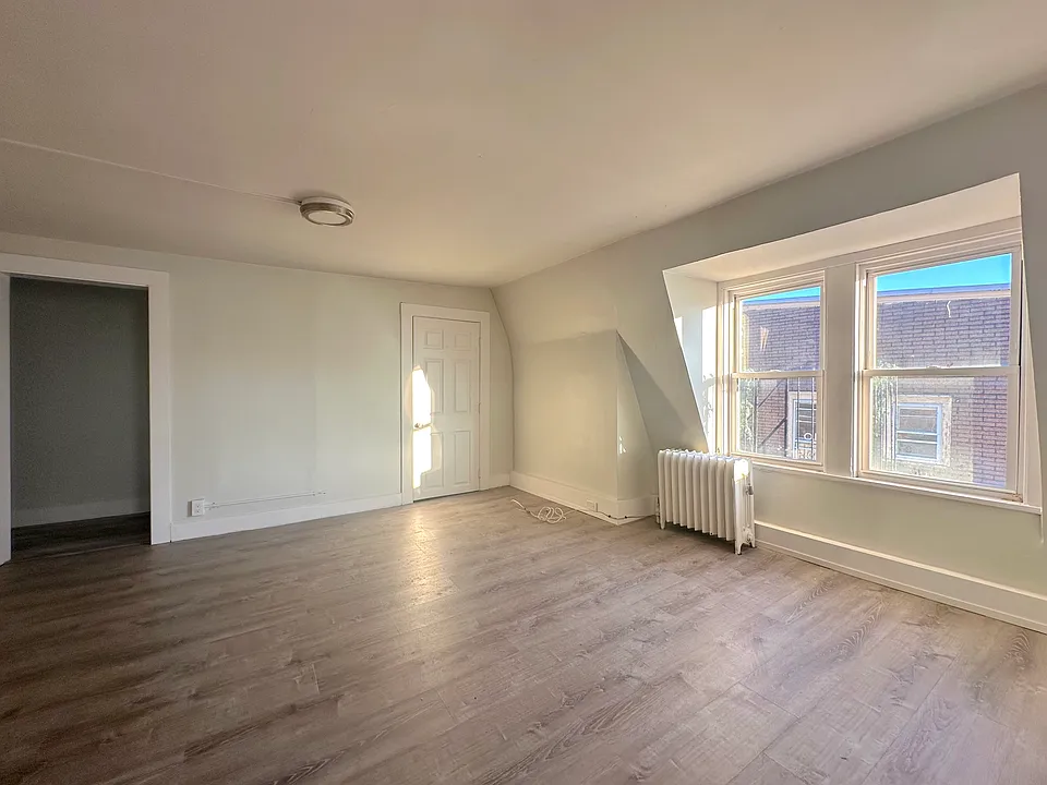275 Grand St #3
