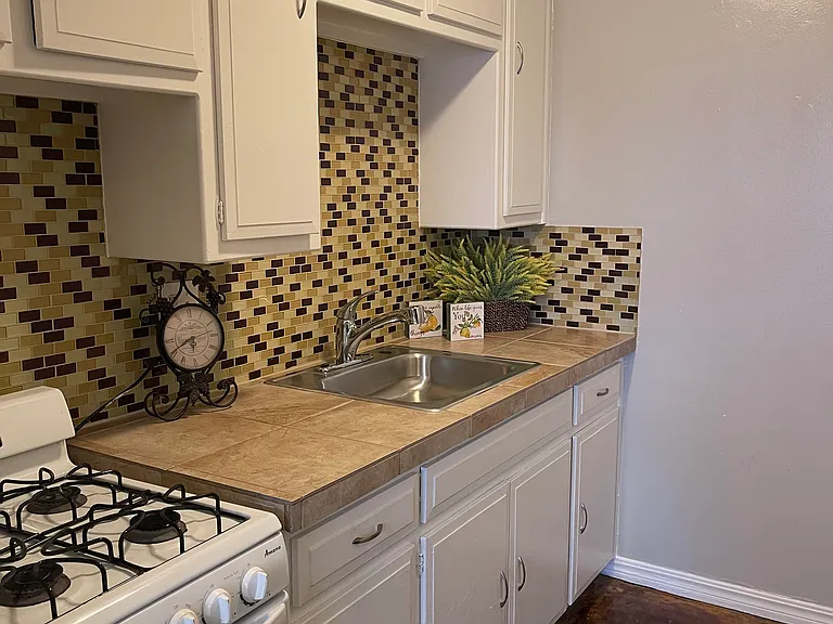 415 N Baumann Ave — Photo 5