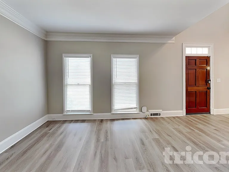 1040 Huntcliff — Photo 2