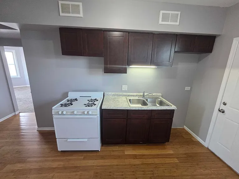 7932 S Saint Lawrence Ave — Photo 4
