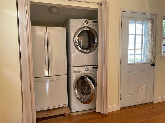 Kitchen area with refrigerator and washer / dryer unit