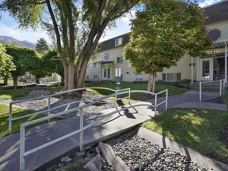 Arbor Cove Apartments — Photo 18