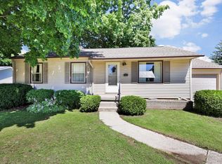 3706 Schroeder Dr, Manitowoc, WI 54220