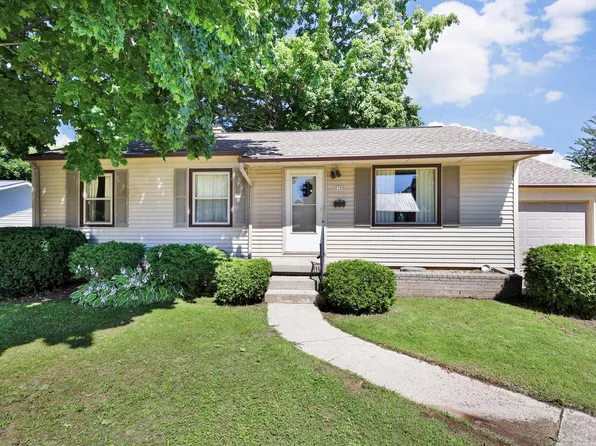 3706 Schroeder DRIVE, Manitowoc, WI 54220