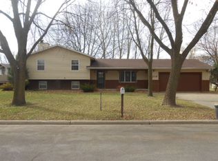 218 Tanglewood Ln, Blue Earth, MN 56013