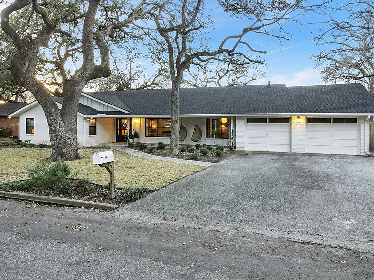 Arbor Ln — Photo 40