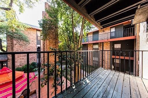 4th image of 2406 Bluebonnet Ln APT 306