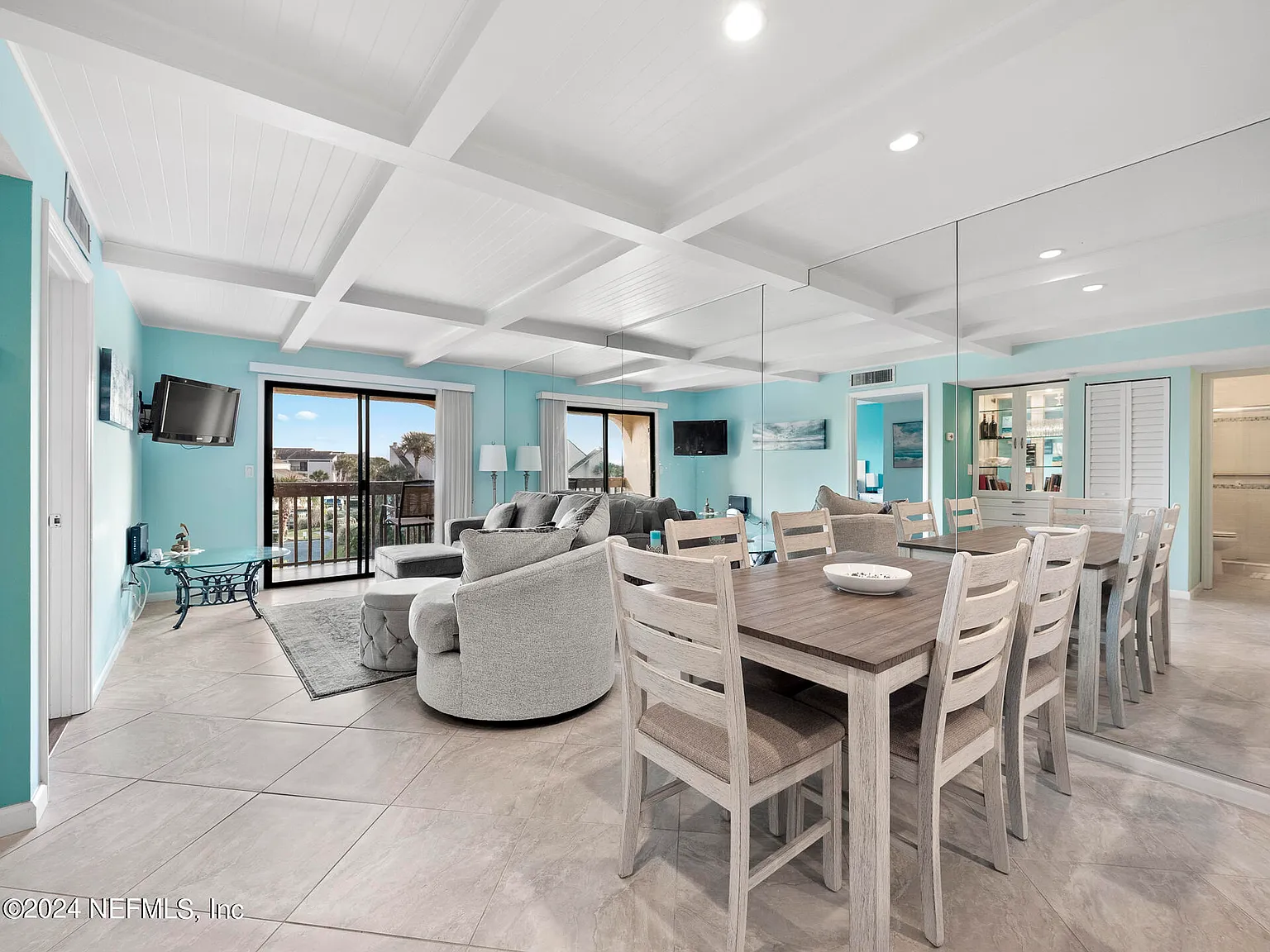 2 bed, 2.0 bath, 878 sqft, $2,850 — Photo 1
