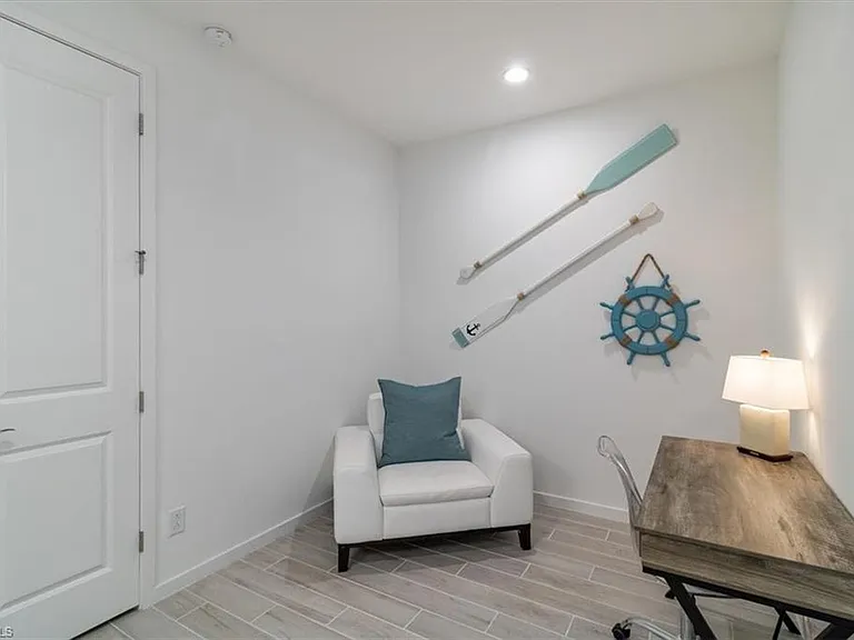 13021 Pembroke Dr — Photo 15
