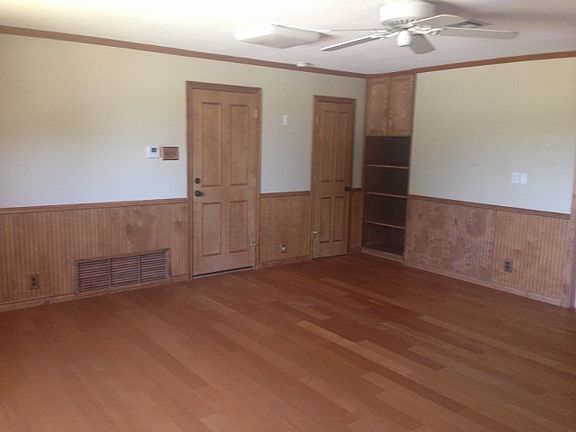4th image of 1010 N College Ave