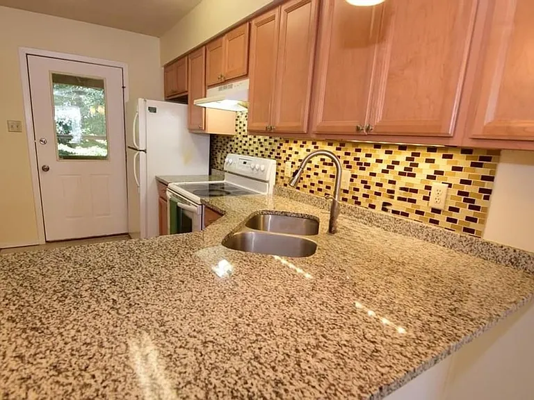 2095 Mary Ellen Ln — Photo 9
