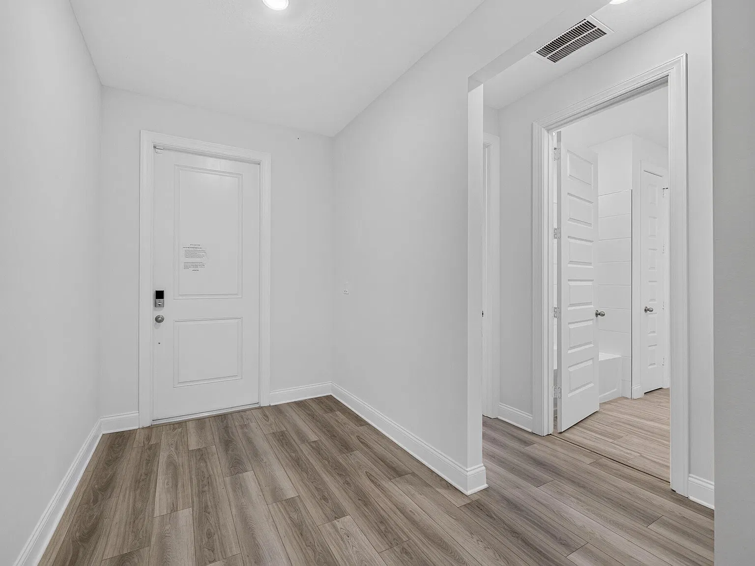 3 bed, 2.0 bath, 1860 sqft, $2,900 — Photo 3