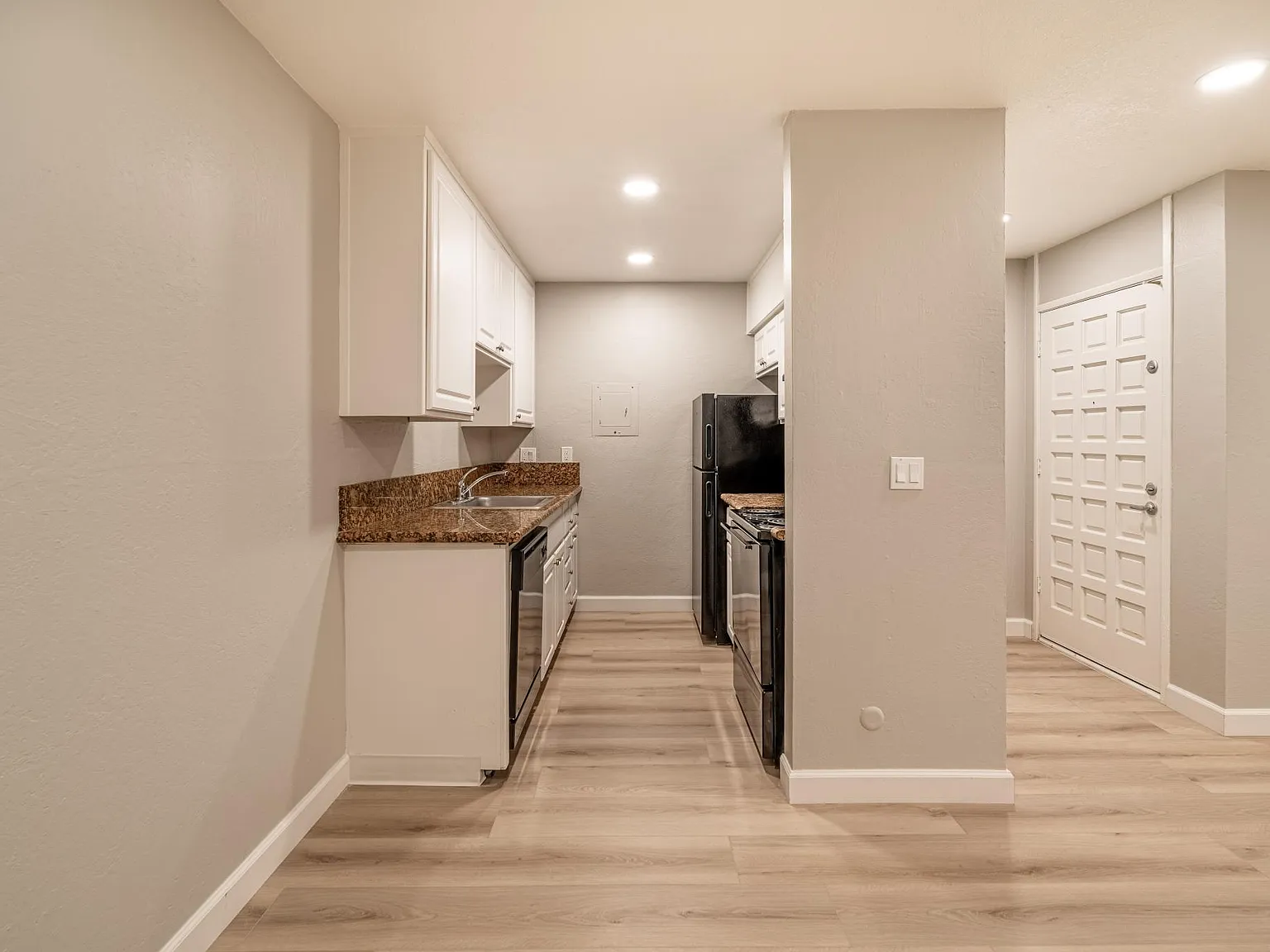 2712 E Street — Photo 1