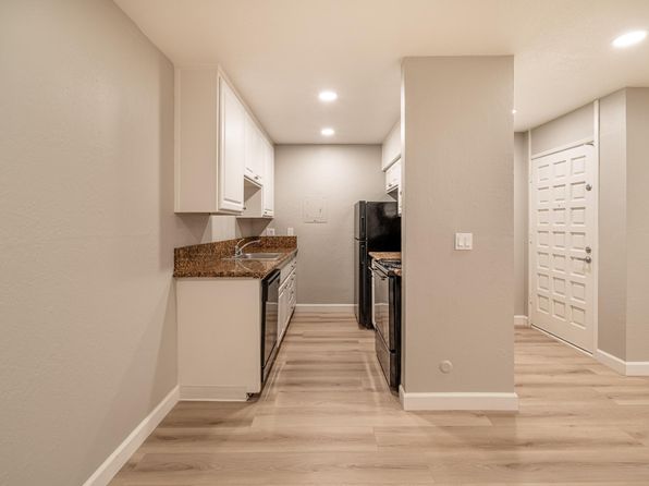 2712 E St #16