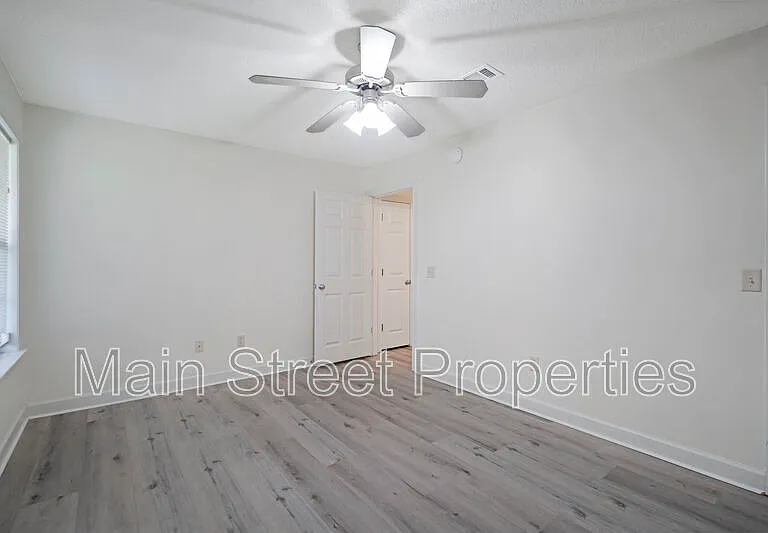 1301 Elliott St — Photo 14