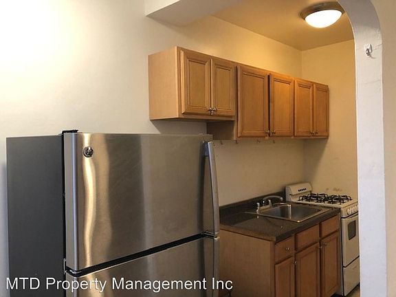 4th image of 2400 W Wilson Ave APT 202