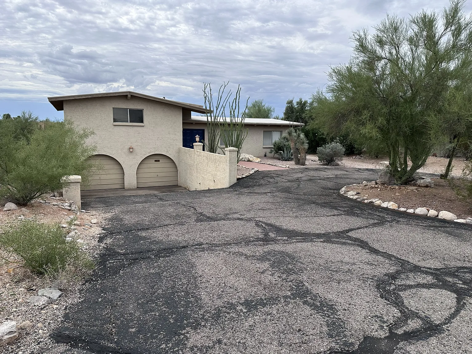 3 bed, 2.5 bath, 2400 sqft, $2,250 — Photo 3