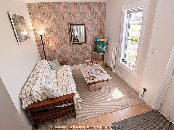 4th image of 164 Trerice St E