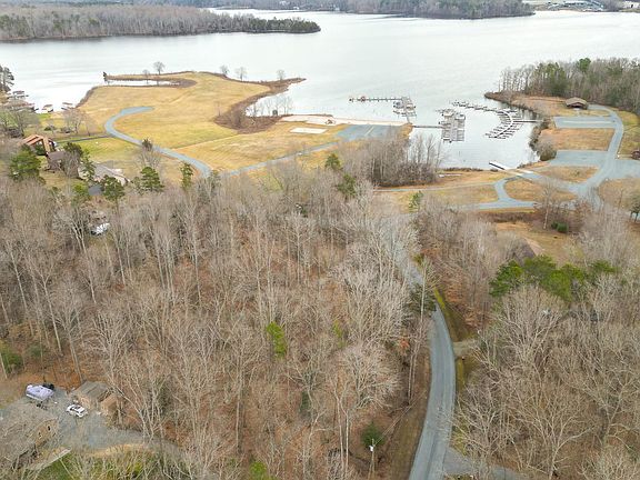 3rd image of Lakewood Cir