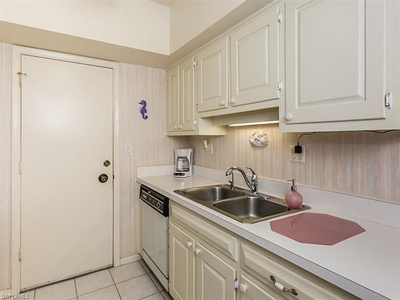 4th image of 240 Seaview Ct APT 401