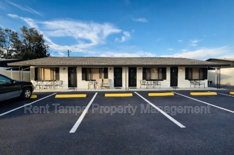Building Photo - 314 7th Ave NE #4