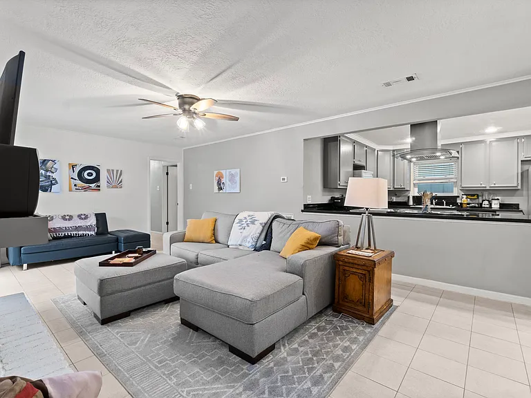 25818 Leafywood Dr — Photo 2