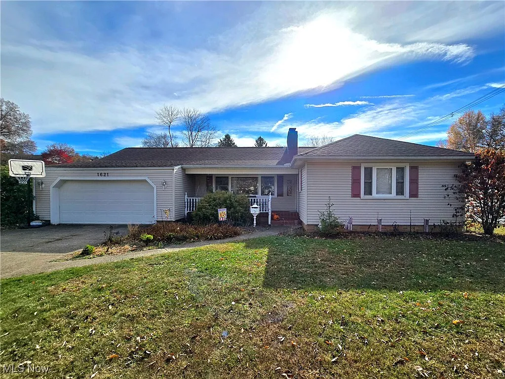 1621 Sleepy Hollow Dr photo 1